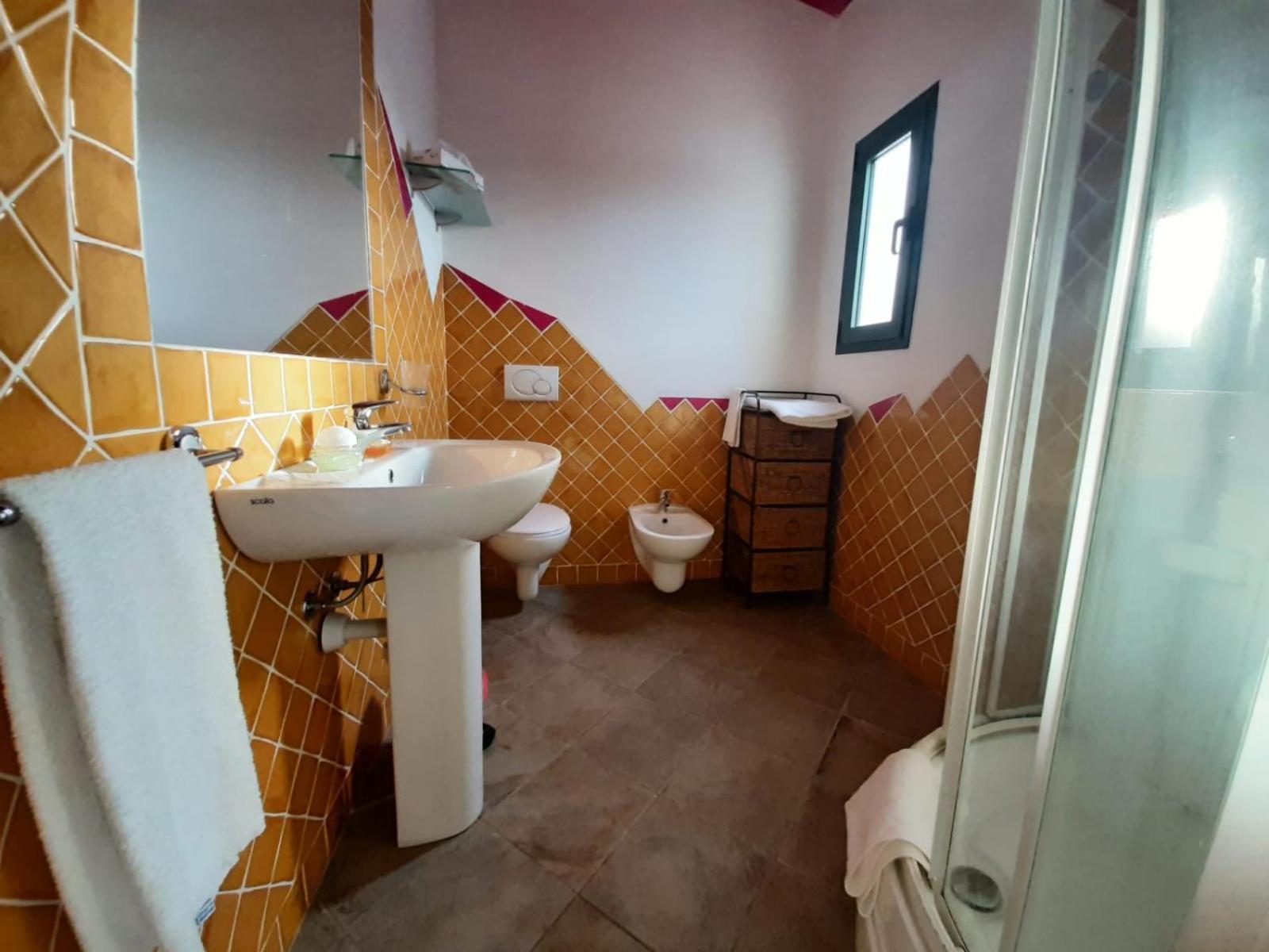 Lu Lisandru Abbiadori Cameră foto